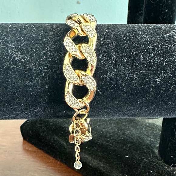 Jewelry - Elegant Gold And Rhinestone Chain Bracelet